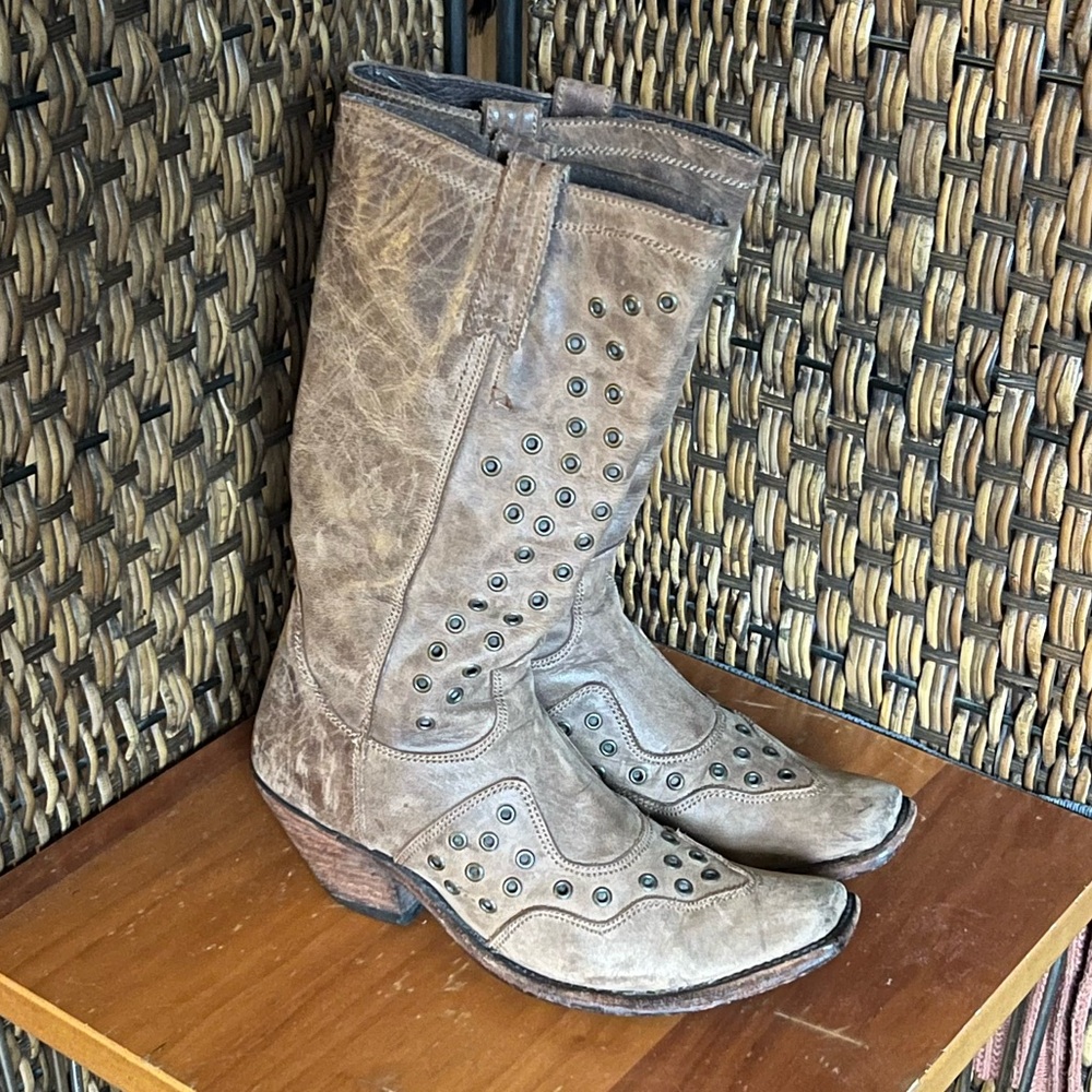 9 LIBERTY Black Riveted Leather Cowgirl Boots Women’s